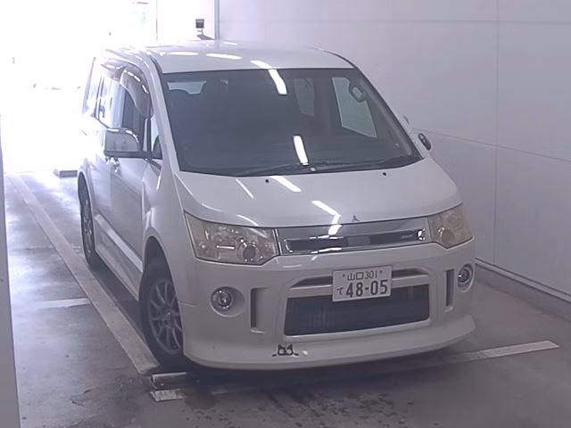MITSUBISHI DELICA D:5