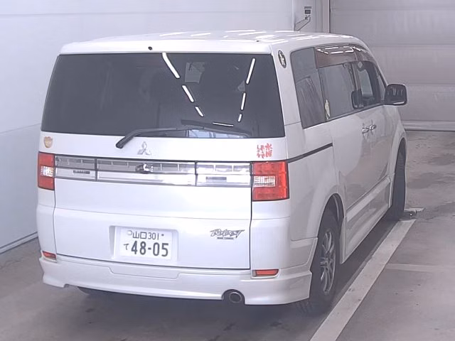 MITSUBISHI DELICA D:5