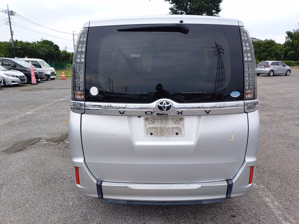 TOYOTA VOXY