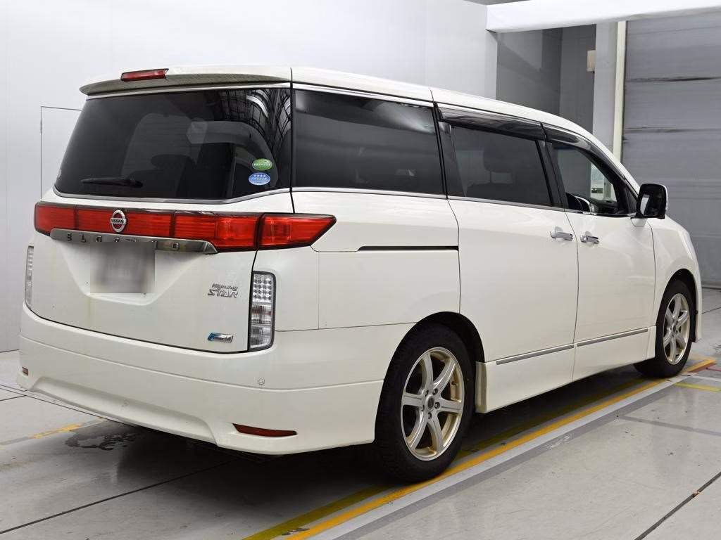 NISSAN ELGRAND