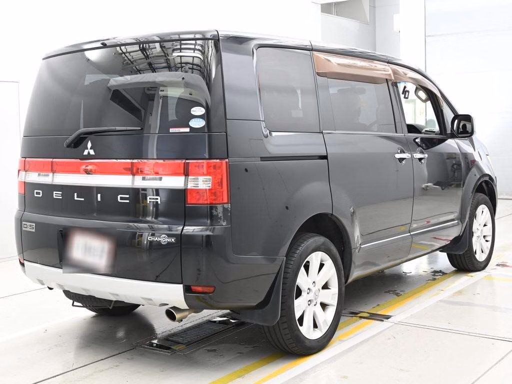 MITSUBISHI DELICA D:5