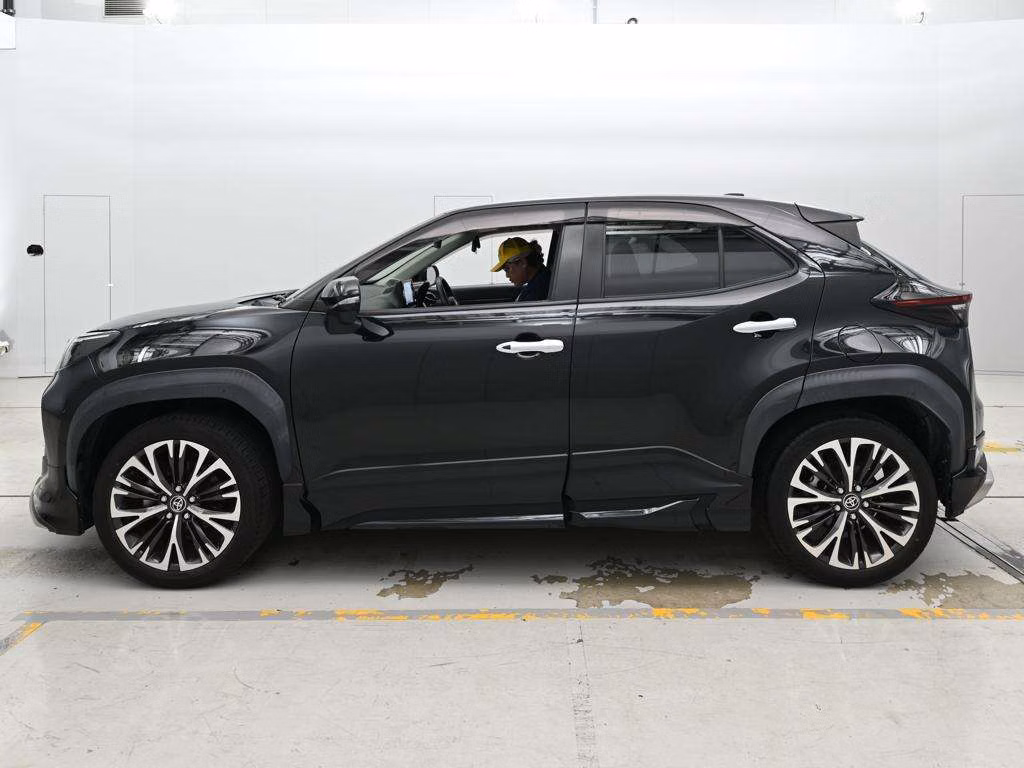 TOYOTA YARIS CROSS