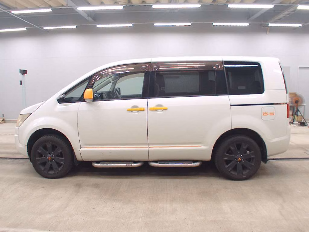 MITSUBISHI DELICA D:5