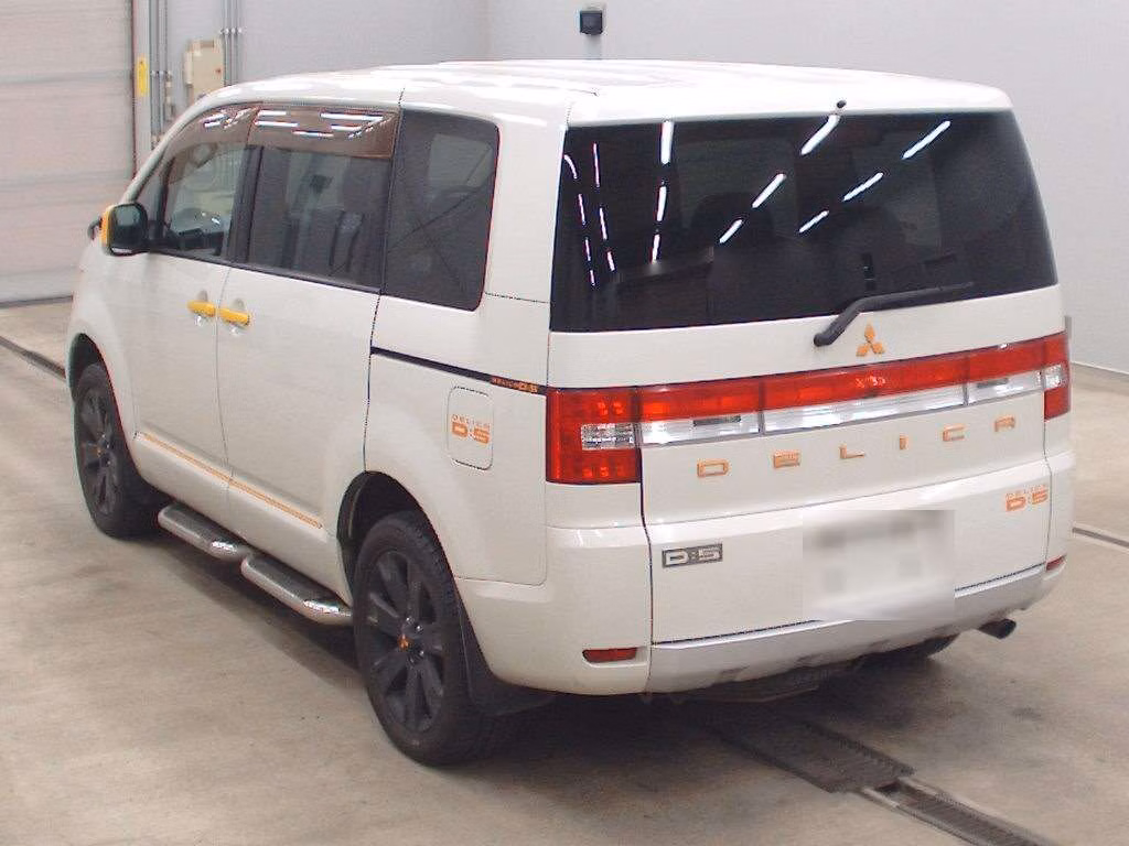 MITSUBISHI DELICA D:5