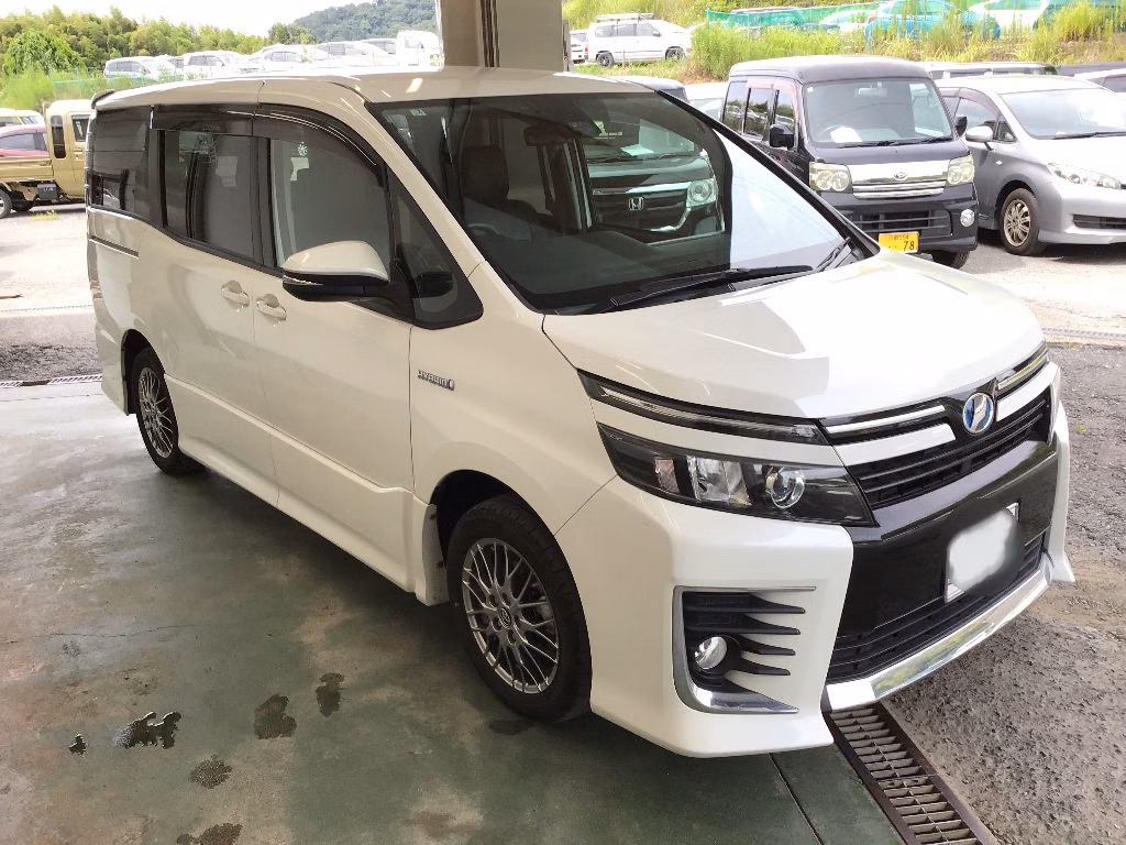 TOYOTA VOXY