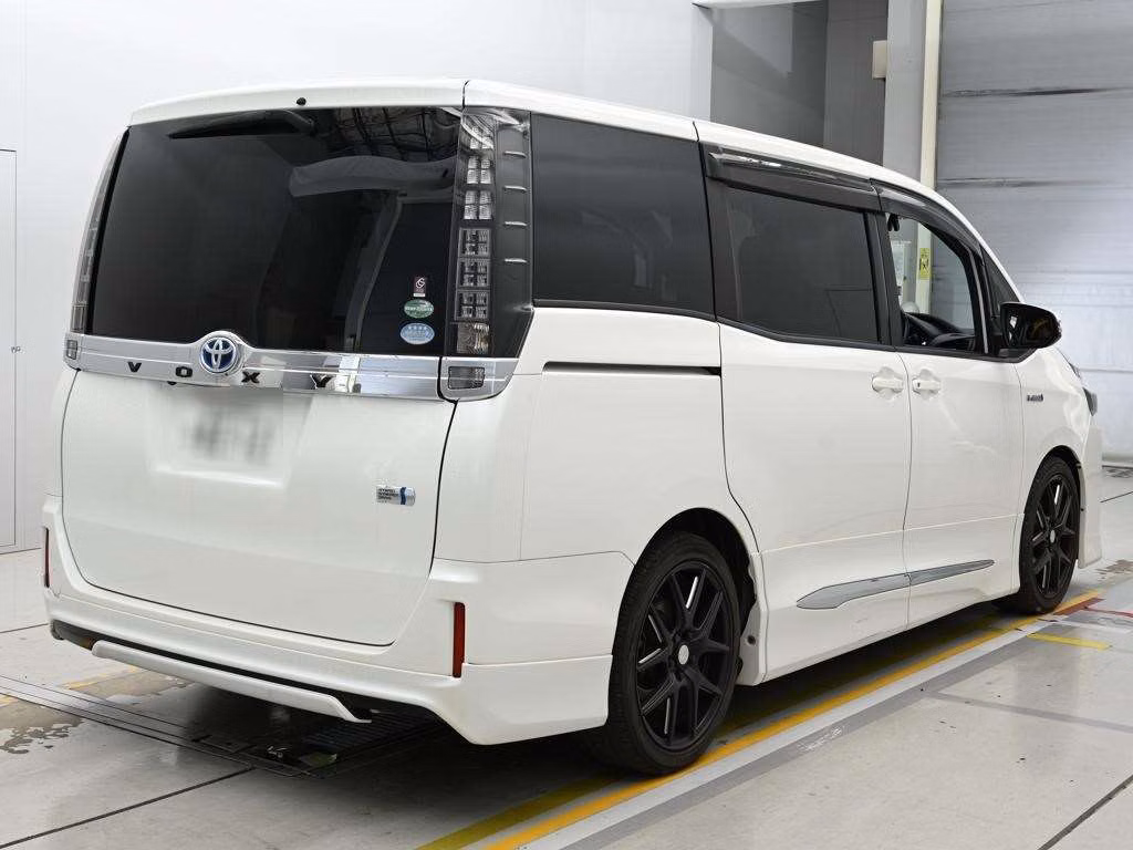 TOYOTA VOXY