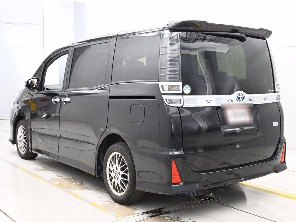 TOYOTA VOXY