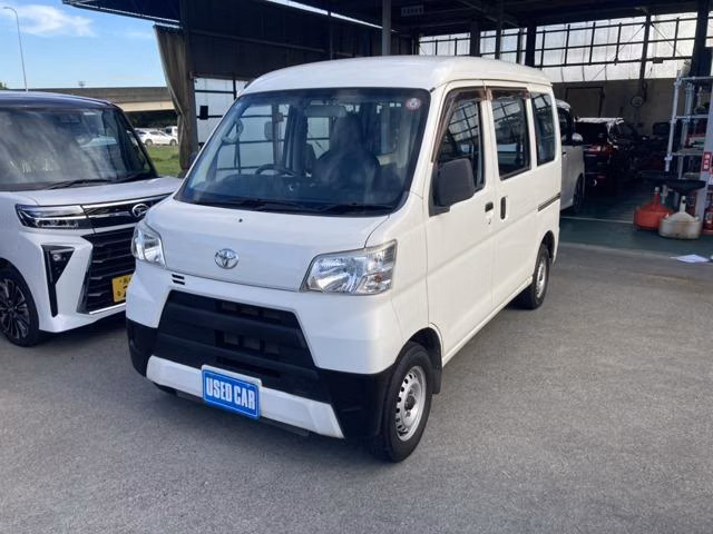 TOYOTA PIXIS VAN