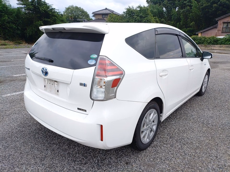 TOYOTA PRIUS ALPHA