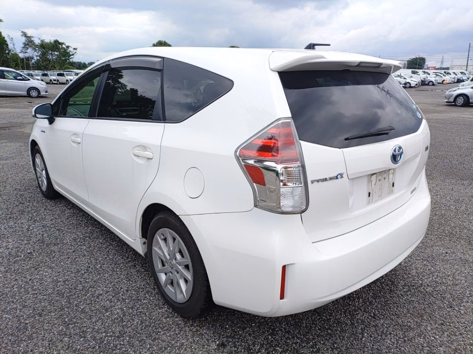TOYOTA PRIUS ALPHA