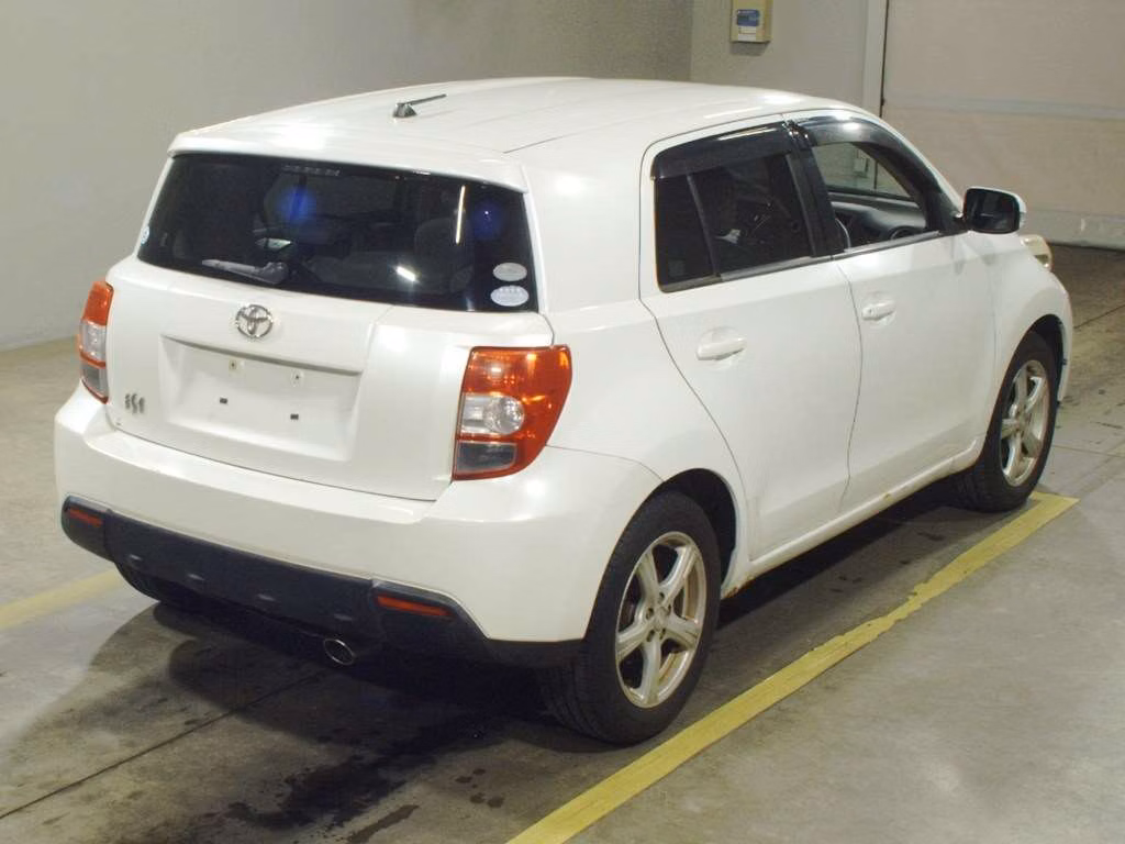 TOYOTA IST