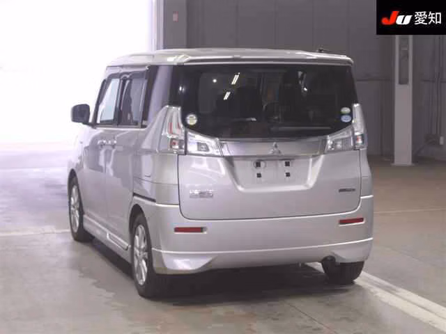 MITSUBISHI DELICA D:2