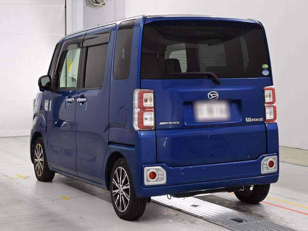DAIHATSU WAKE
