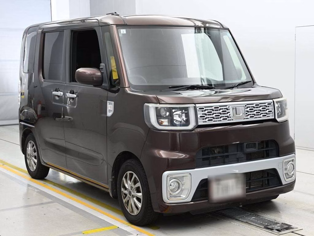 DAIHATSU WAKE
