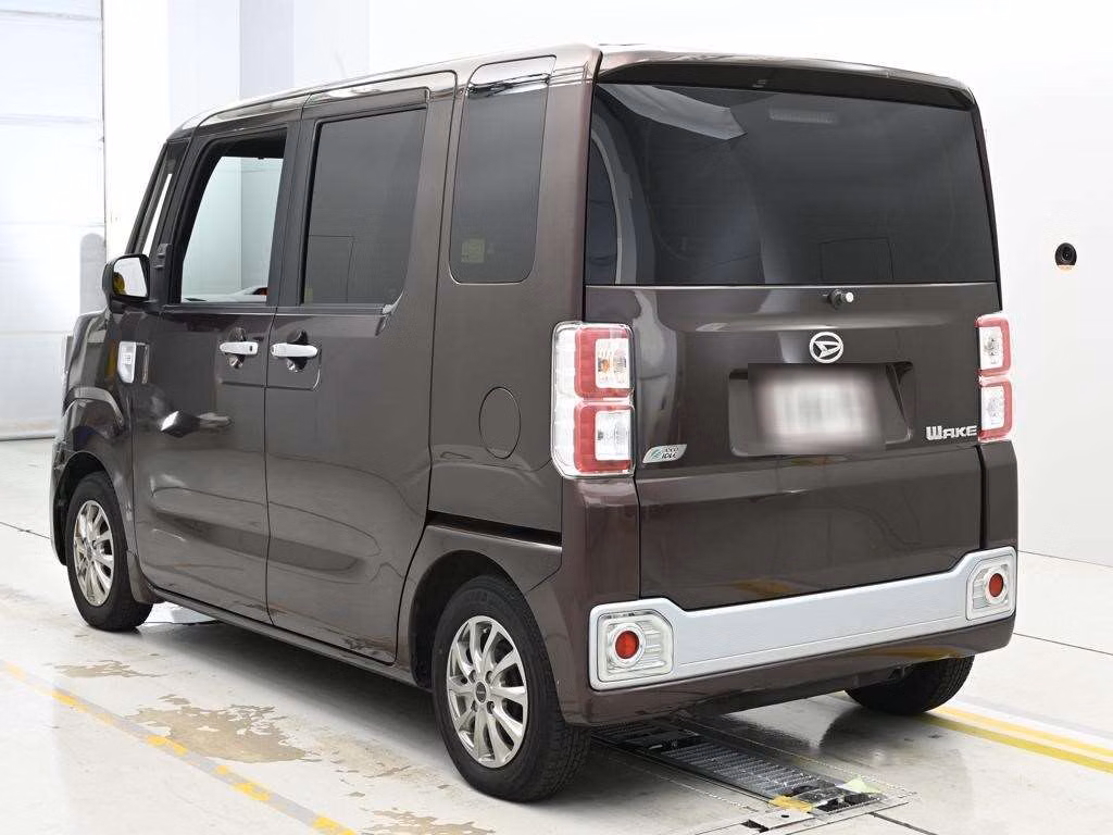 DAIHATSU WAKE