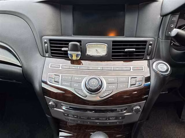 NISSAN FUGA