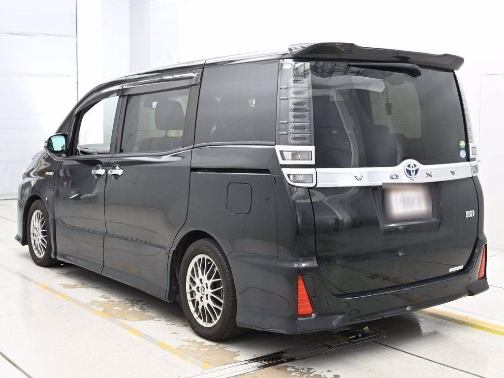 TOYOTA VOXY