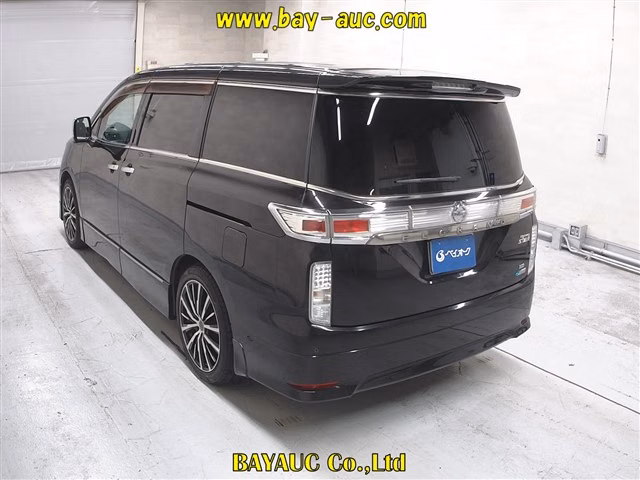 NISSAN ELGRAND