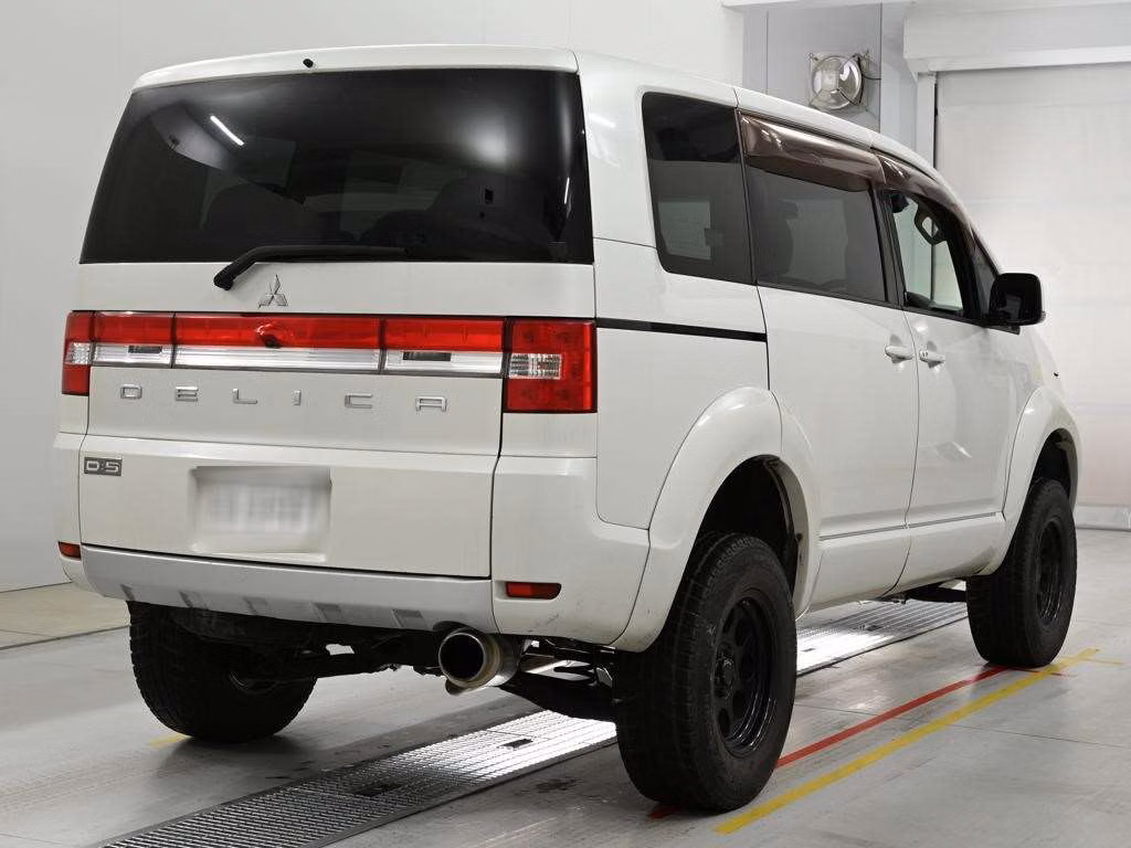 MITSUBISHI DELICA D:5