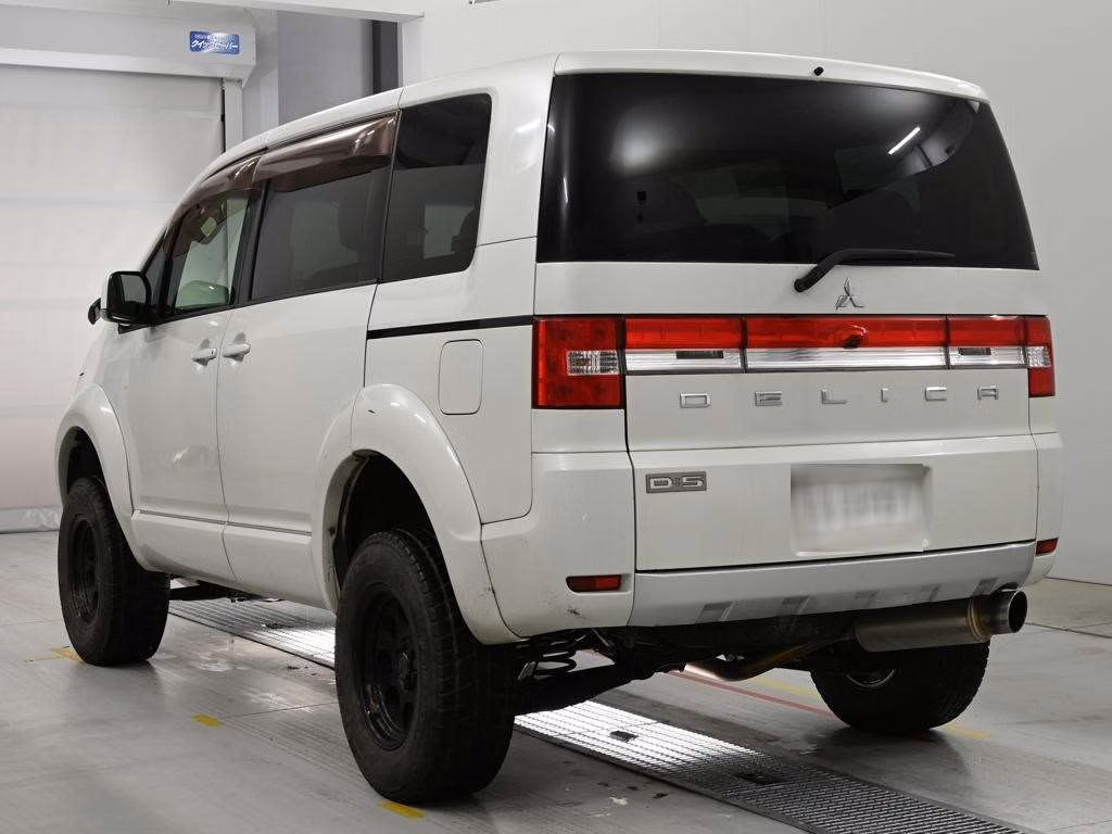 MITSUBISHI DELICA D:5