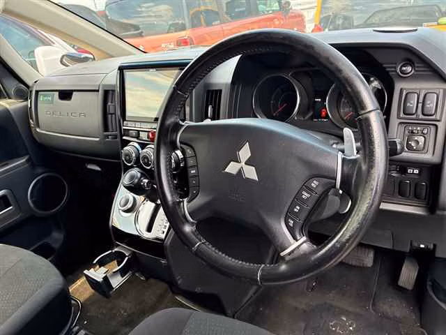 MITSUBISHI DELICA D:5