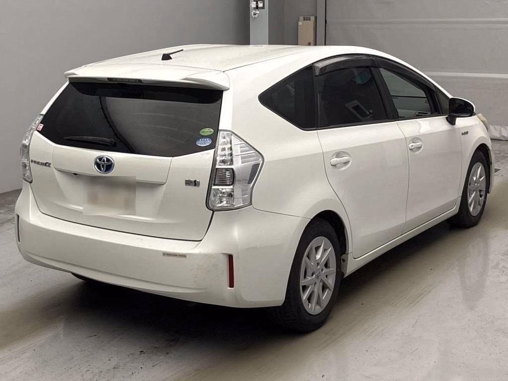 TOYOTA PRIUS ALPHA