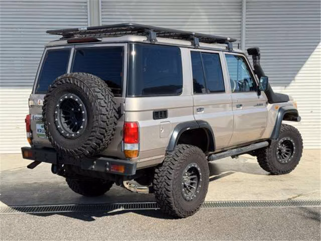 TOYOTA LAND CRUISER