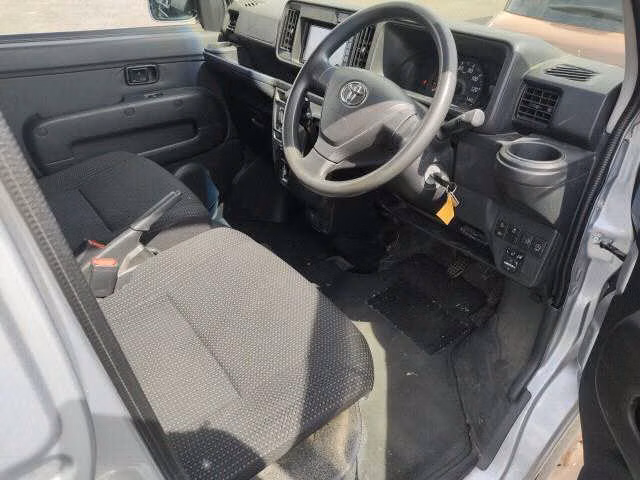 TOYOTA PIXIS VAN