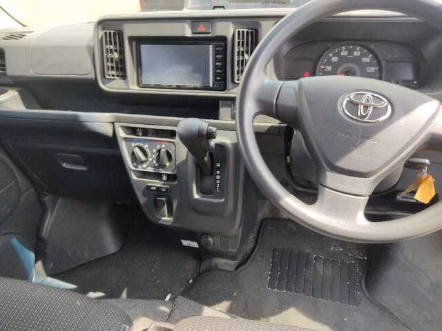 TOYOTA PIXIS VAN