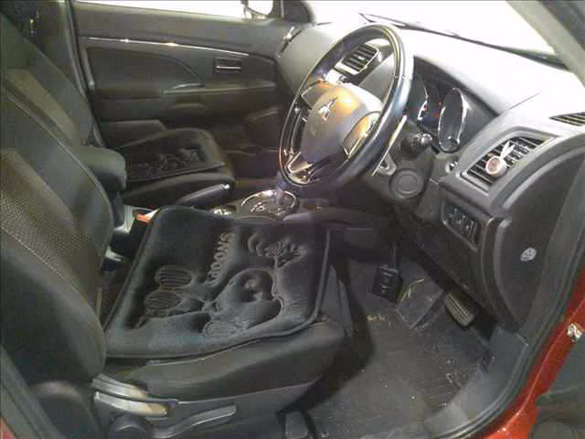 MITSUBISHI RVR