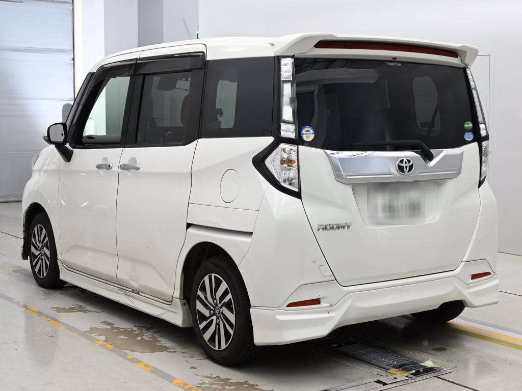 TOYOTA ROOMY