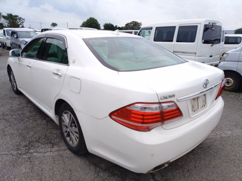 TOYOTA CROWN
