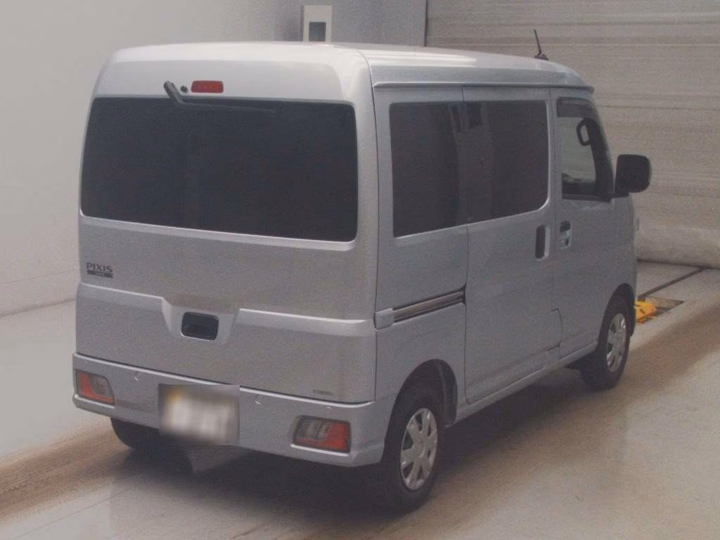 TOYOTA PIXIS VAN