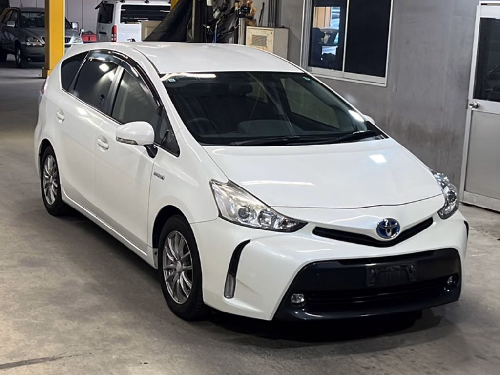 TOYOTA PRIUS ALPHA