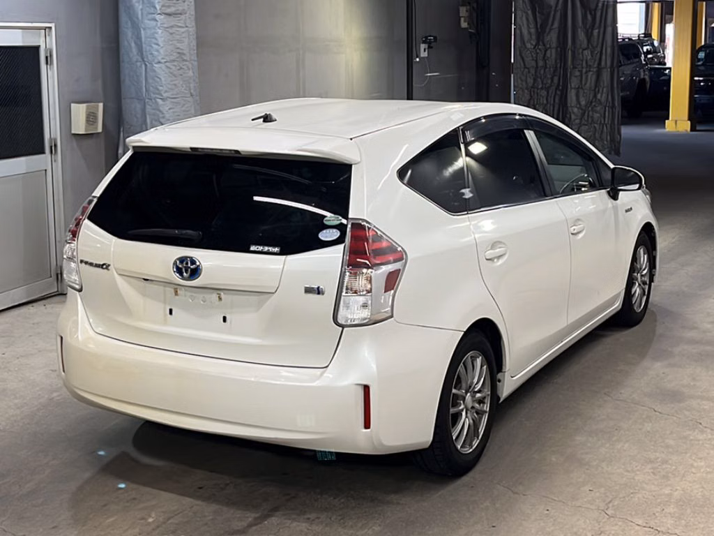 TOYOTA PRIUS ALPHA