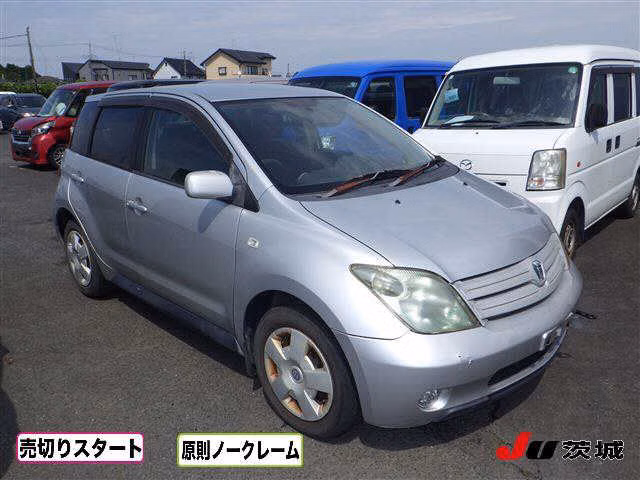 TOYOTA IST