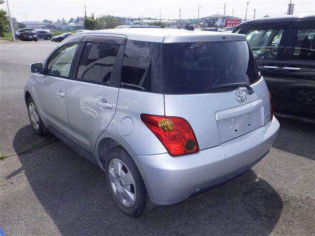 TOYOTA IST