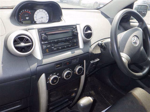 TOYOTA IST