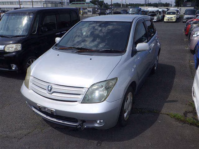TOYOTA IST