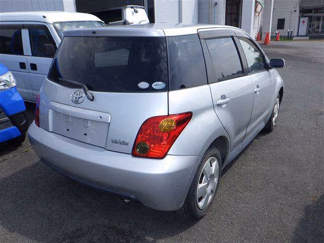 TOYOTA IST