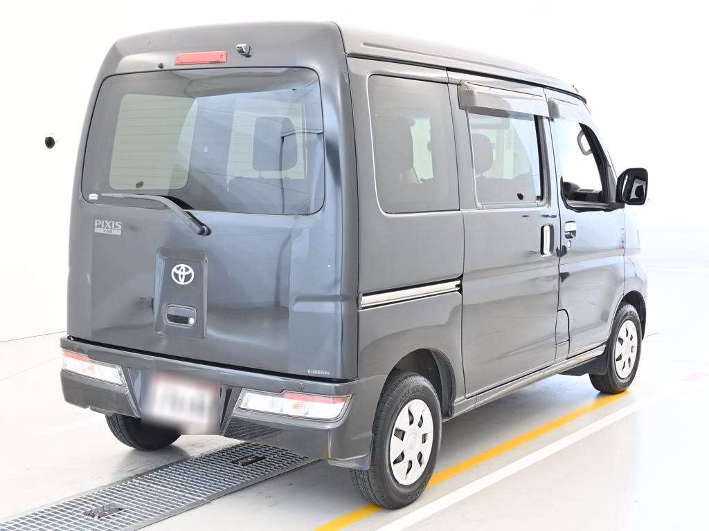 TOYOTA PIXIS VAN