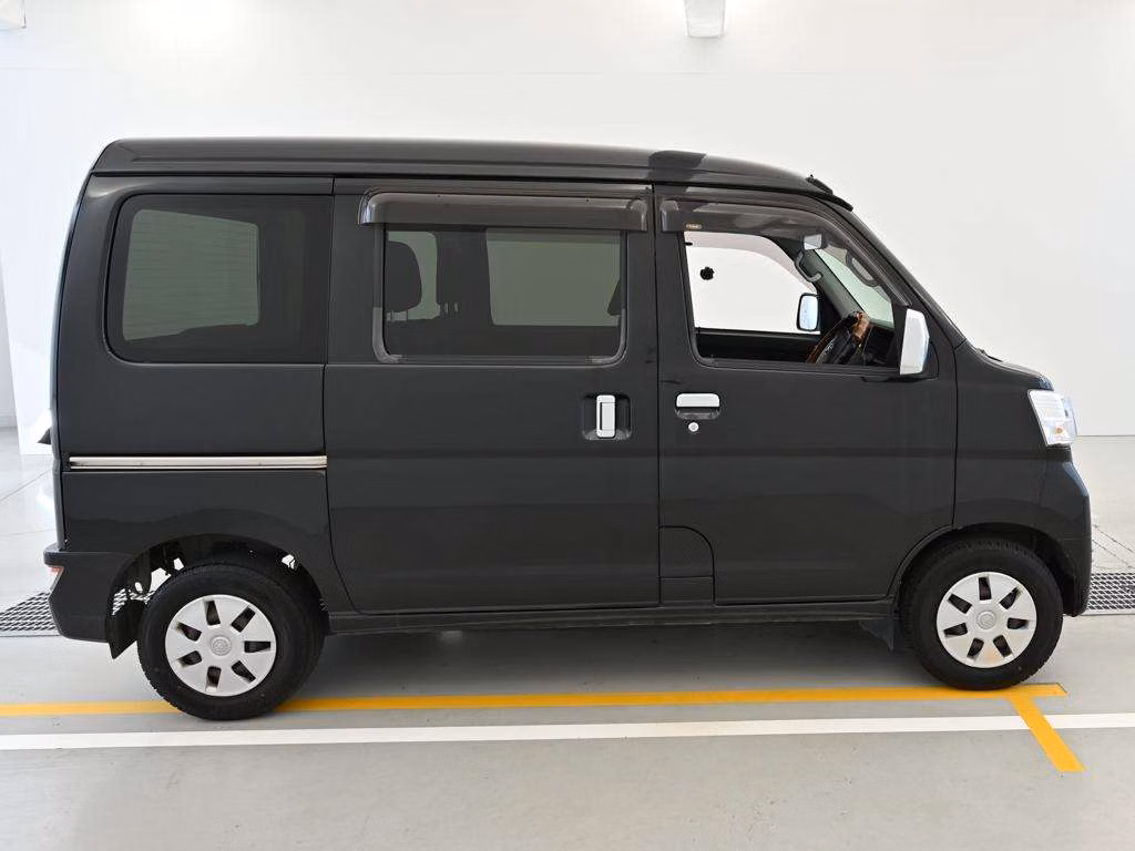 TOYOTA PIXIS VAN