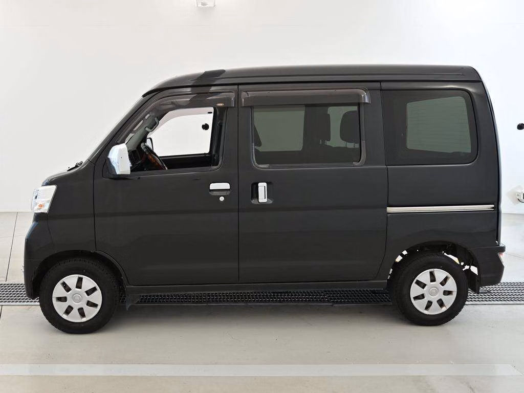 TOYOTA PIXIS VAN