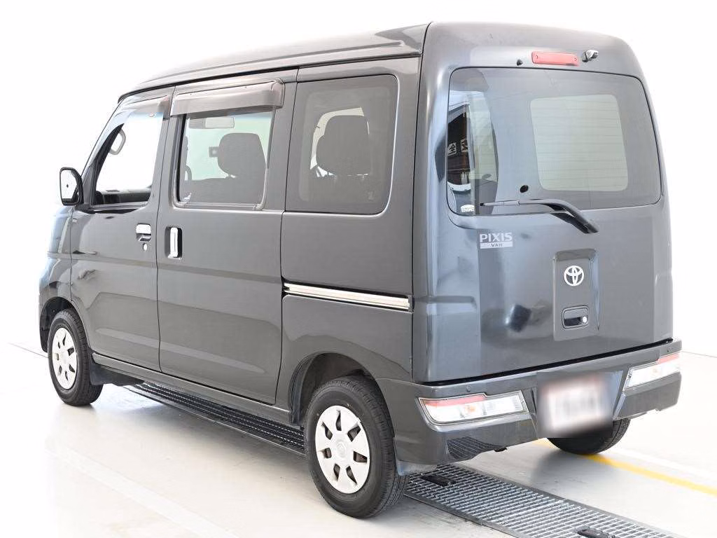TOYOTA PIXIS VAN