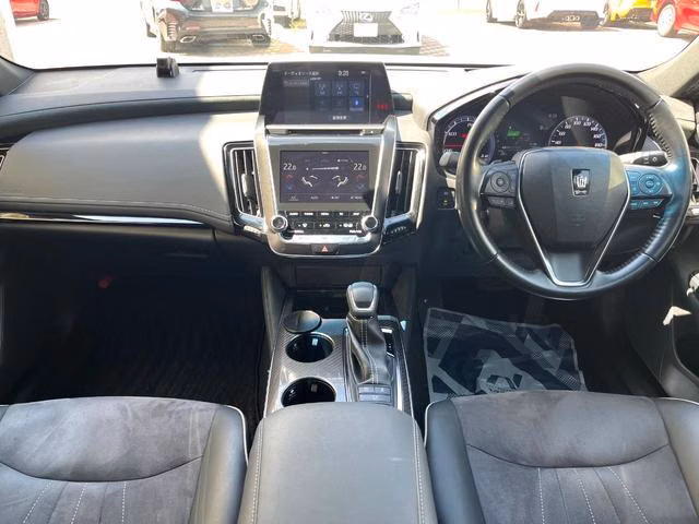 TOYOTA CROWN