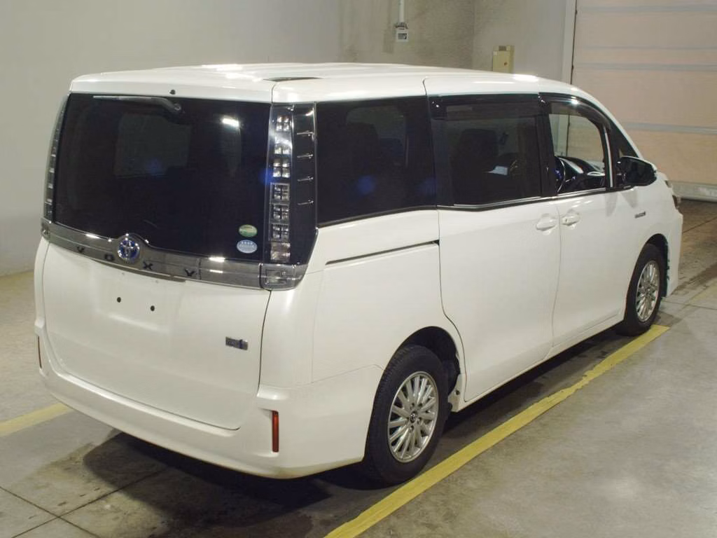 TOYOTA VOXY