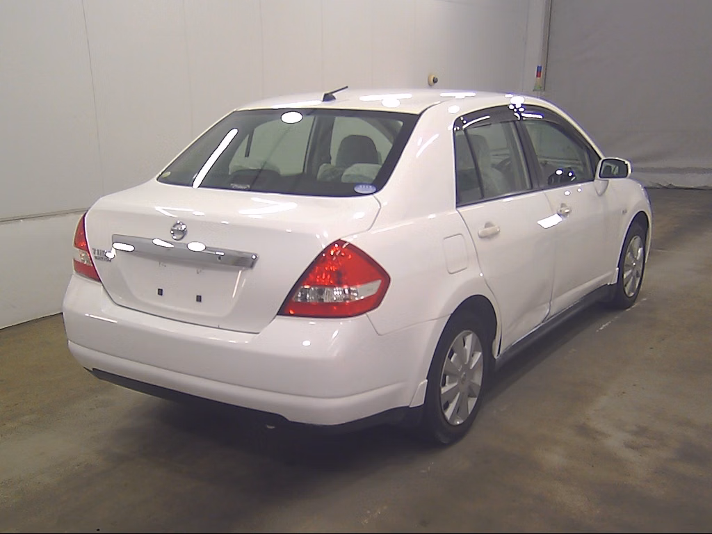 NISSAN TIIDA LATIO