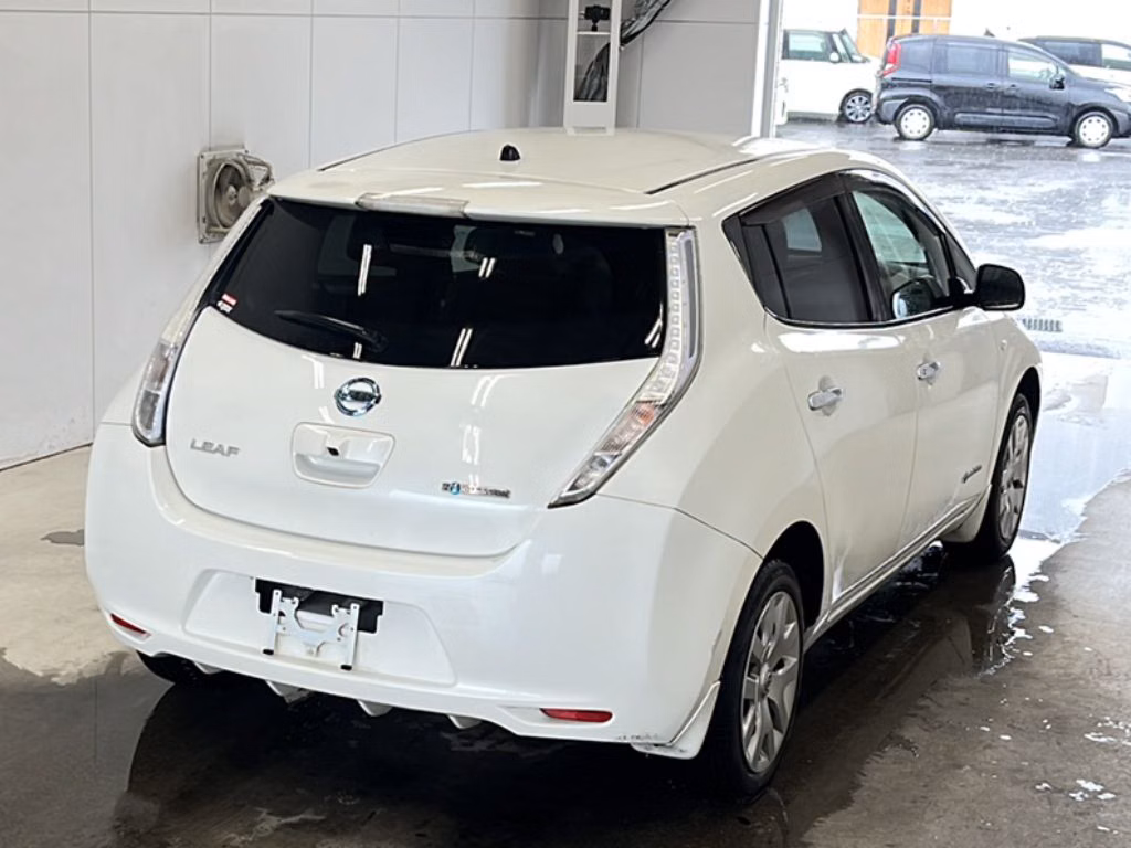 NISSAN LEAF