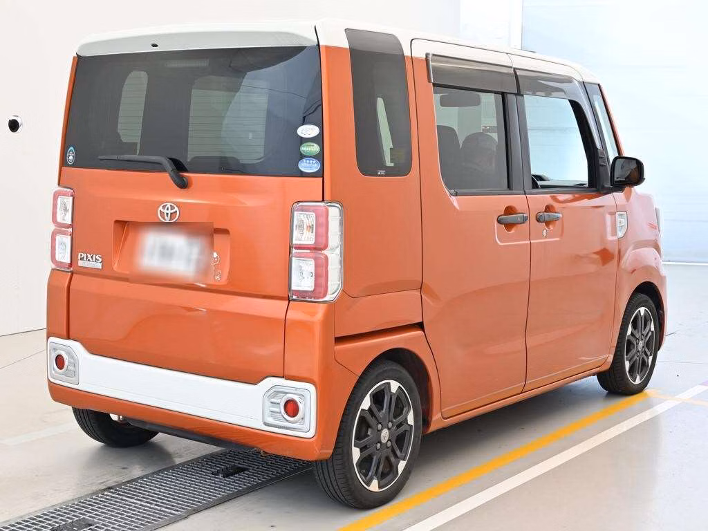 TOYOTA PIXIS MEGA