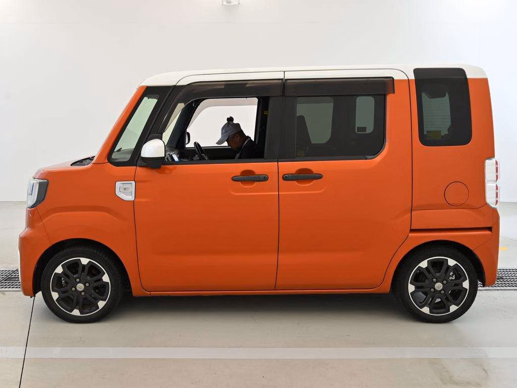 TOYOTA PIXIS MEGA